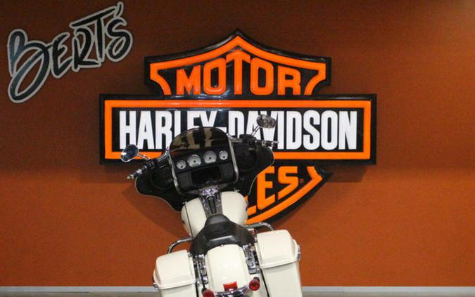 2022 Harley-Davidson® FLHX - Street Glide®