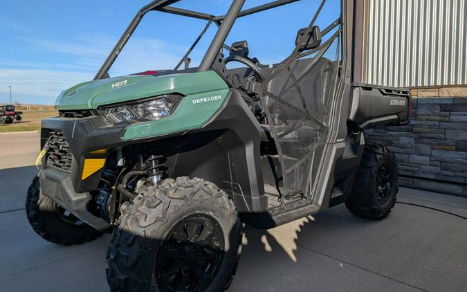 2025 Can-Am Defender DPS HD7