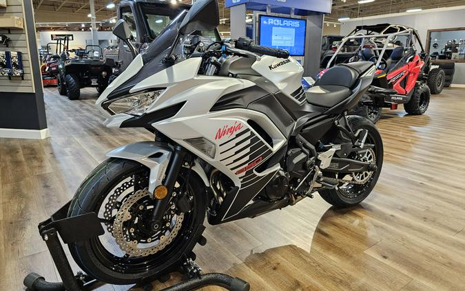 2026 Kawasaki Ninja 650 ABS Metallic Matte Whitish Silver/Metallic Flat Spark Black - 109487