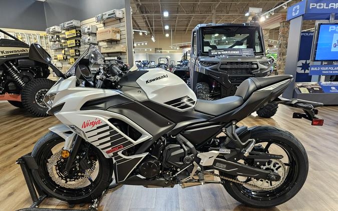 2026 Kawasaki Ninja 650 ABS Metallic Matte Whitish Silver/Metallic Flat Spark Black - 109487