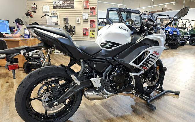 2026 Kawasaki Ninja 650 ABS Metallic Matte Whitish Silver/Metallic Flat Spark Black - 109487