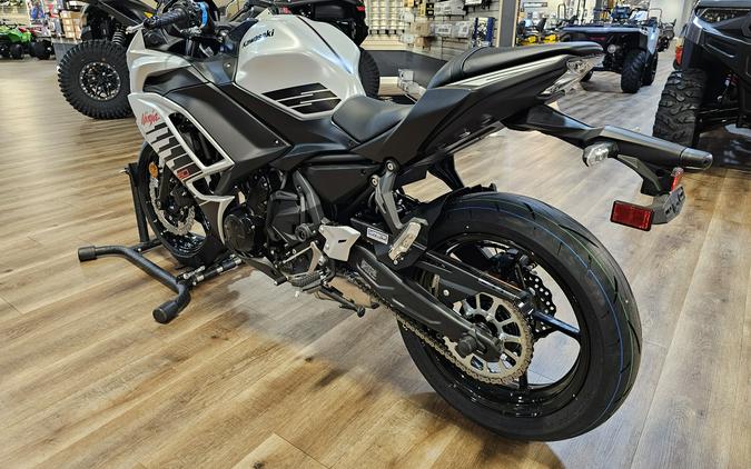 2026 Kawasaki Ninja 650 ABS Metallic Matte Whitish Silver/Metallic Flat Spark Black - 109487