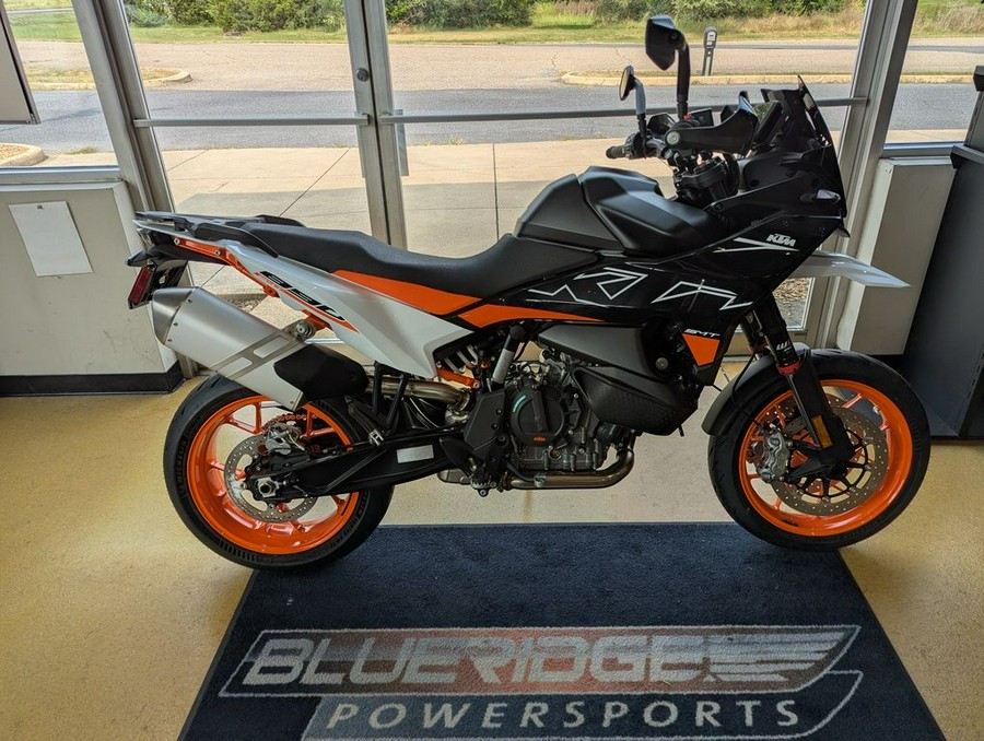 2024 KTM 890 SMT