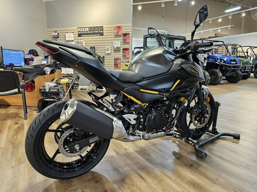 2026 Kawasaki Z500 ABS Metallic Spark Black/Metallic Matte Graphenesteel Gray - 109485