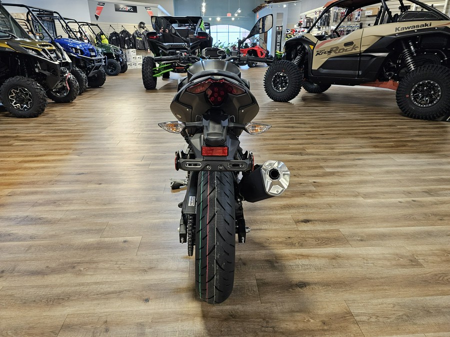 2026 Kawasaki Z500 ABS Metallic Spark Black/Metallic Matte Graphenesteel Gray - 109485
