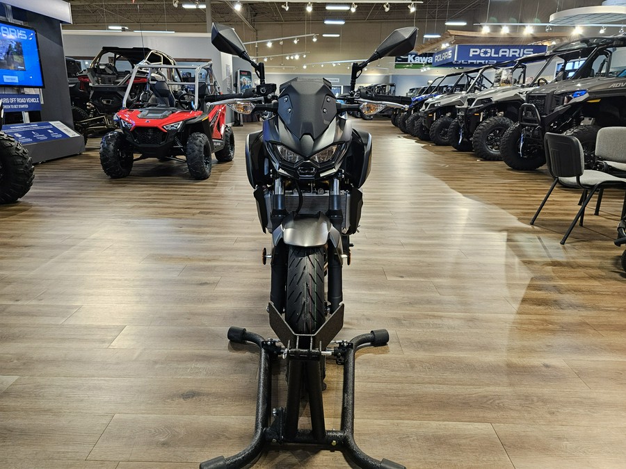 2026 Kawasaki Z500 ABS Metallic Spark Black/Metallic Matte Graphenesteel Gray - 109485