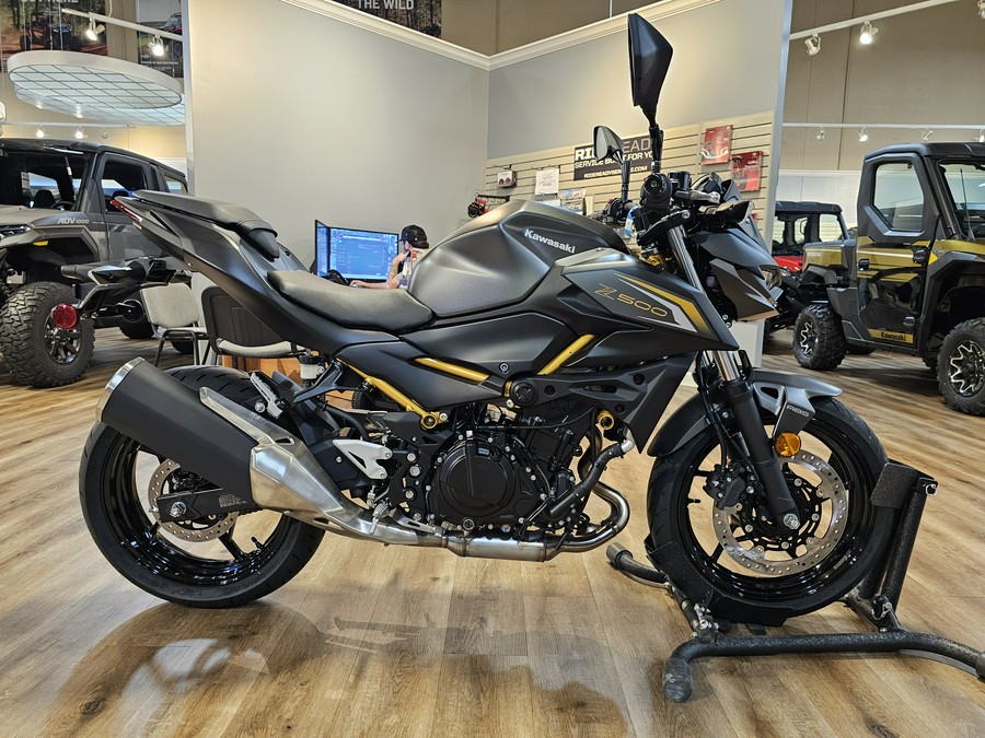 2026 Kawasaki Z500 ABS Metallic Spark Black/Metallic Matte Graphenesteel Gray - 109485