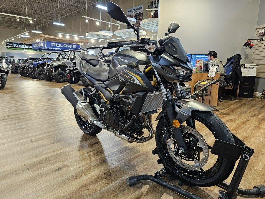 2026 Kawasaki Z500 ABS Metallic Spark Black/Metallic Matte Graphenesteel Gray - 109485
