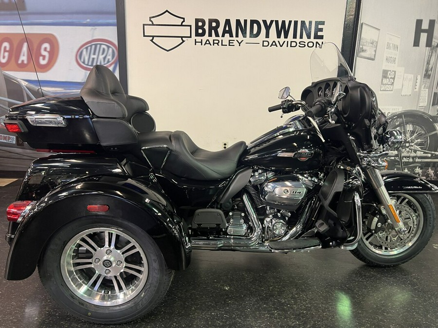 2024 Harley-Davidson Tri Glide Ultra Vivid Black FLHTCUTG