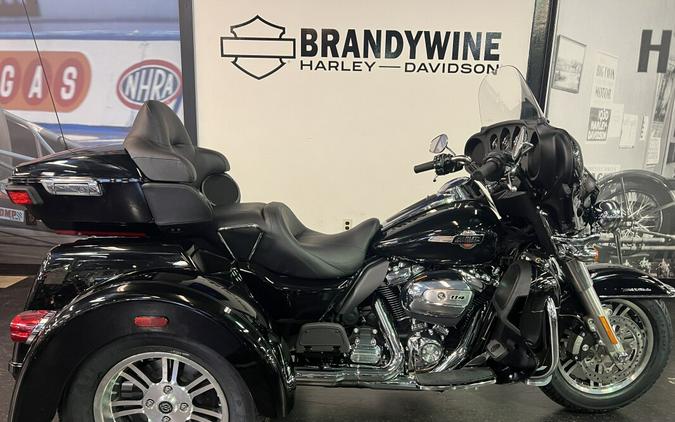 2024 Harley-Davidson Tri Glide Ultra Vivid Black FLHTCUTG