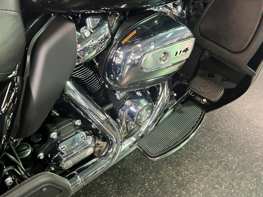 2024 Harley-Davidson Tri Glide Ultra Vivid Black FLHTCUTG