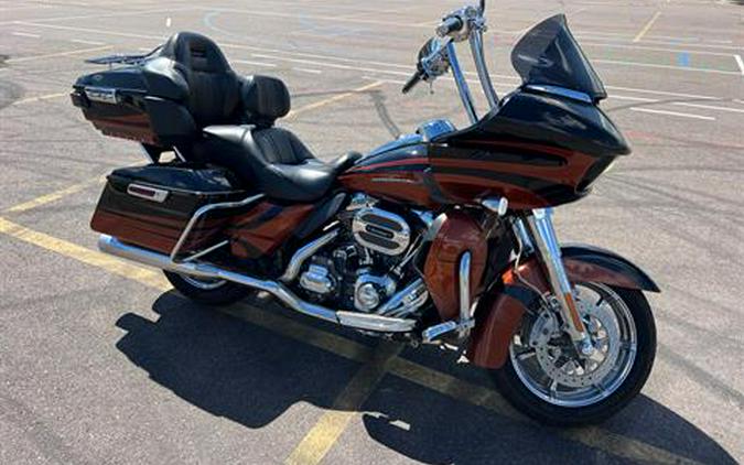 2015 Harley-Davidson CVO™ Road Glide® Ultra