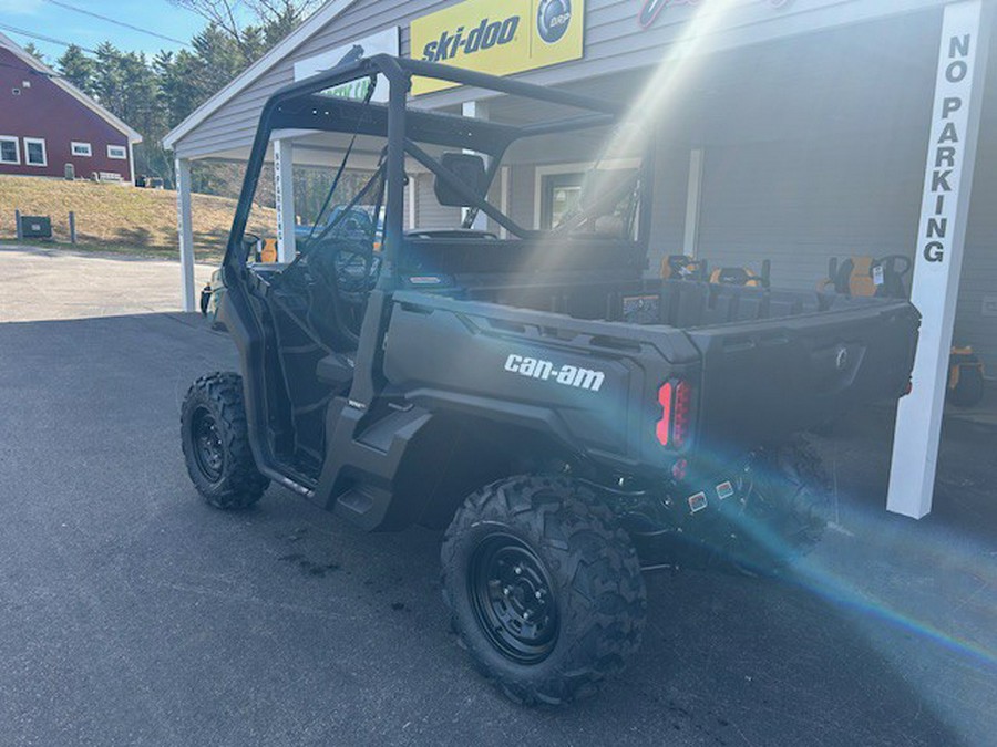 2025 Can-Am Defender HD7