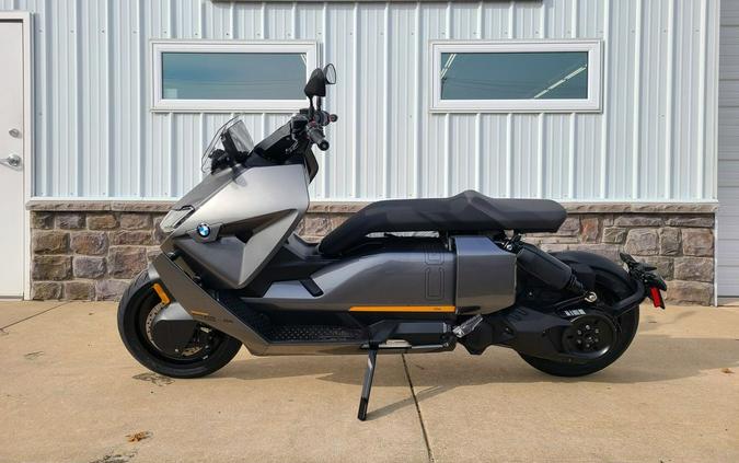 2023 BMW CE 04 Review [Urban Electric Commuter Scooter]