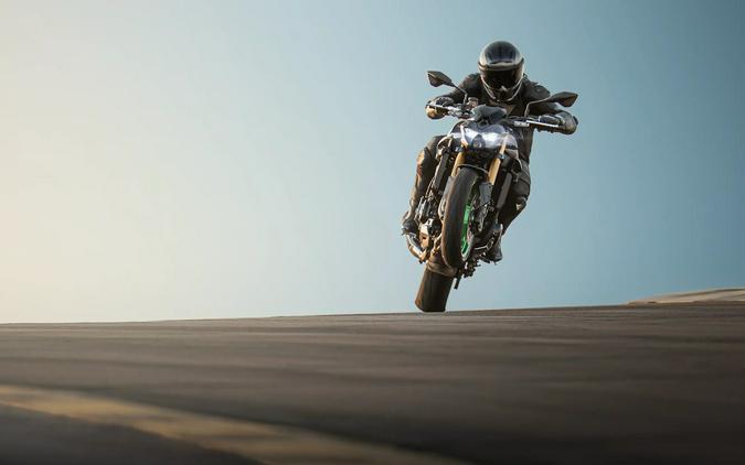 2026 Kawasaki Z900 SE ABS CA Metallic Matte Graphenesteel Gray/Metallic Matte Carbon Gray