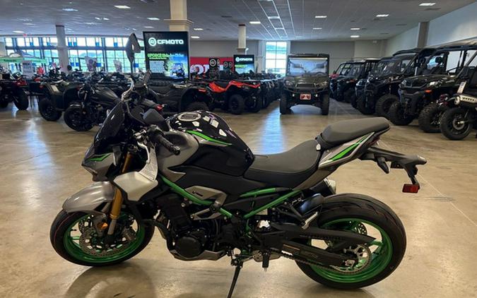 2025 Kawasaki Z900 SE ABS