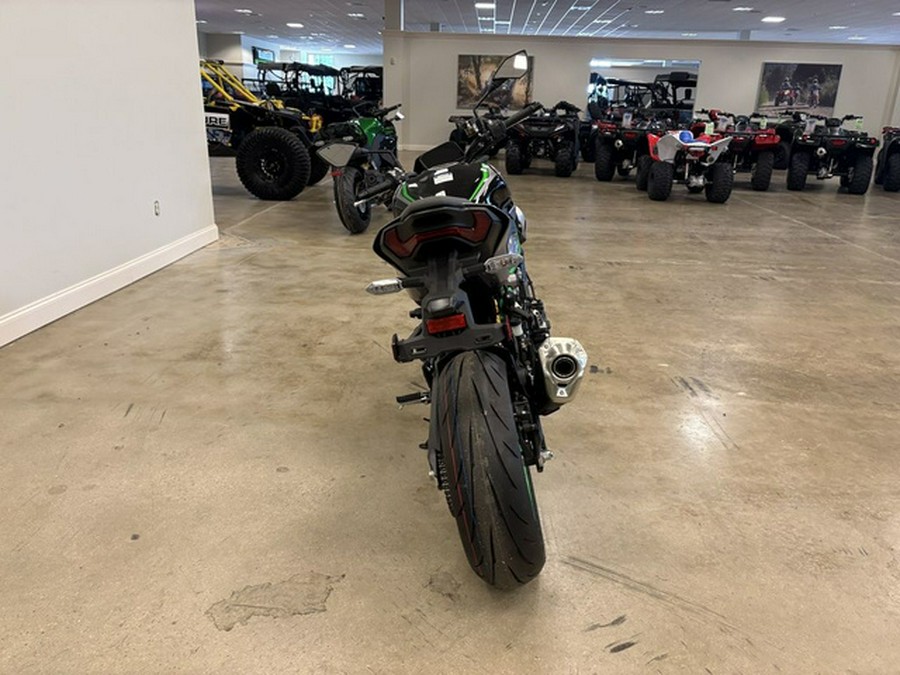 2025 Kawasaki Z900 SE ABS