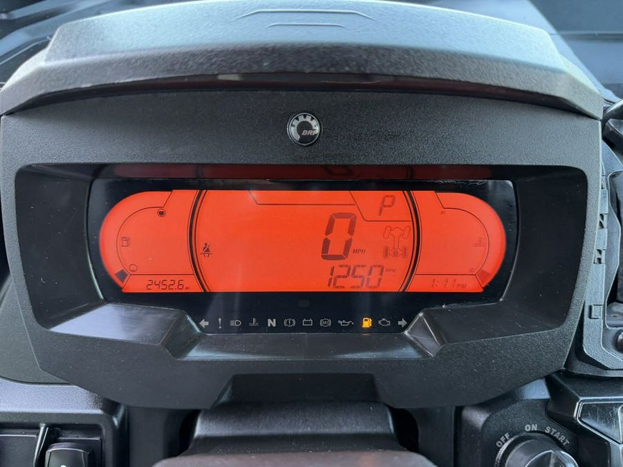 2022 Can-Am® Defender X mr HD10