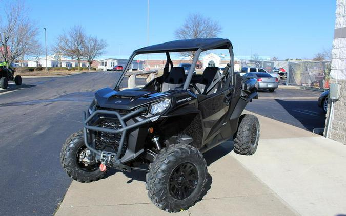 2024 Can-Am® SSV COM XT 64 1000R BK 24