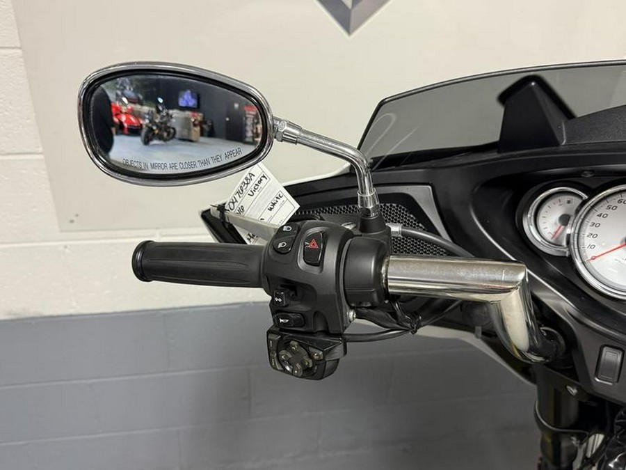 2016 Victory Motorcycles® Magnum® Black Crystal over Super Steel Gray