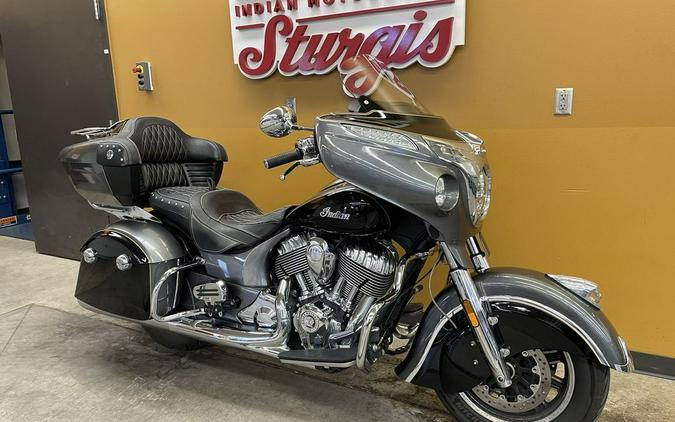 2017 Indian Motorcycle® Roadmaster® Steel Gray Over Thunder Black