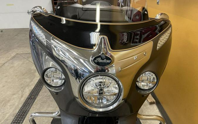 2017 Indian Roadmaster Steel Gray Over Thunder Black