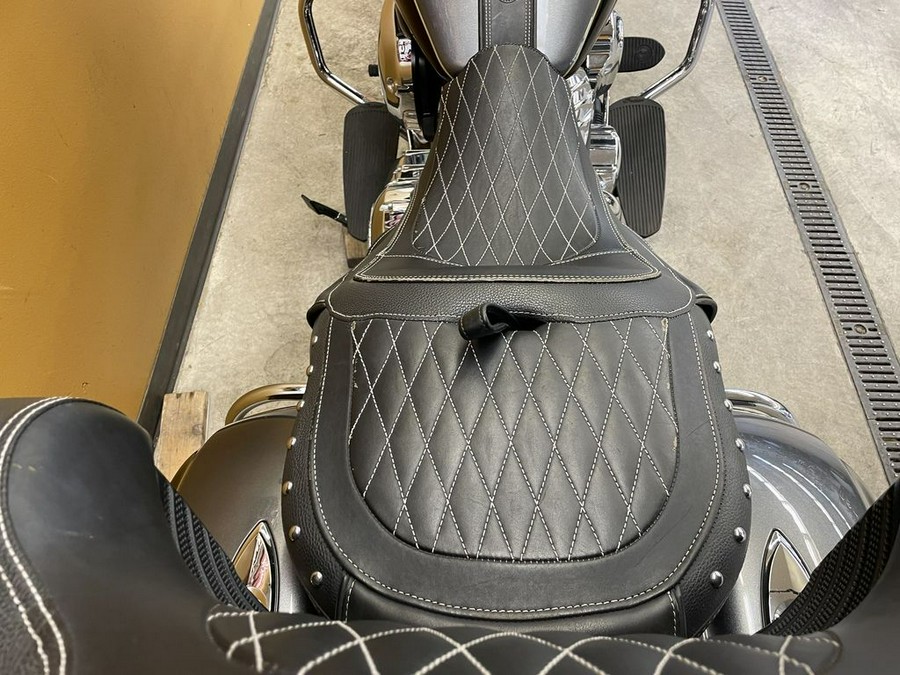 2017 Indian Motorcycle® Roadmaster® Steel Gray Over Thunder Black