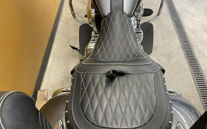 2017 Indian Motorcycle® Roadmaster® Steel Gray Over Thunder Black