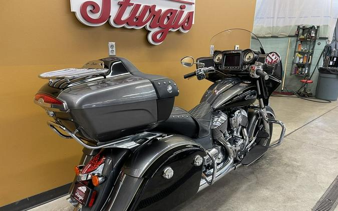 2017 Indian Motorcycle® Roadmaster® Steel Gray Over Thunder Black