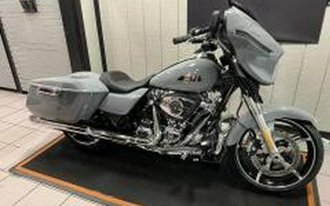 2026 Harley-Davidson® Street Glide® Dark Billiard Gray Chrome Trim