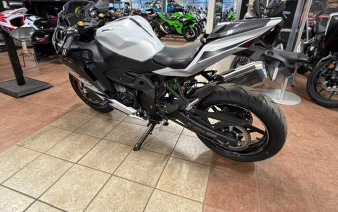 2025 Kawasaki NINJA® ZX™-4RR ABS