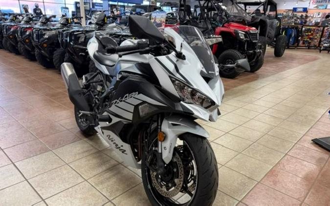 2025 Kawasaki NINJA® ZX™-4RR ABS