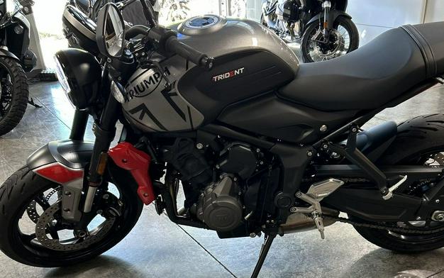 2023 Triumph Trident 660 Matte Jet Black / Matte Silver Ice