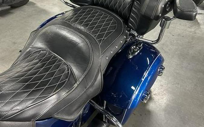 2017 Indian Motorcycle® Roadmaster® Icon Blue Sapphire & Brilliant Blue