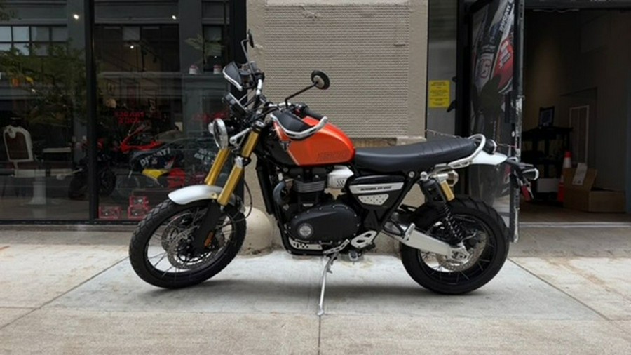 2025 Triumph Scrambler 1200 XE Baja Orange Phantom Black