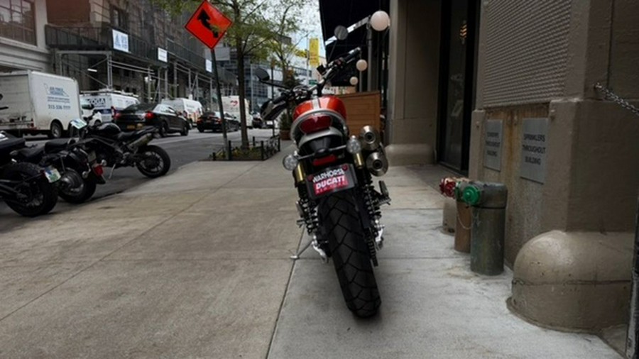 2025 Triumph Scrambler 1200 XE Baja Orange Phantom Black