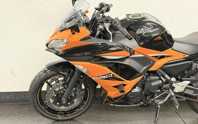 2019 Kawasaki Ninja® 650 ABS Candy Orange/Metallic Spark Black