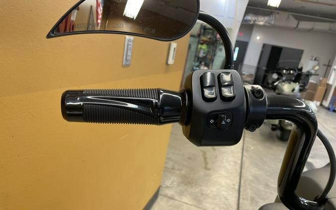 2020 Indian Motorcycle® Springfield® Dark Horse® White Smoke