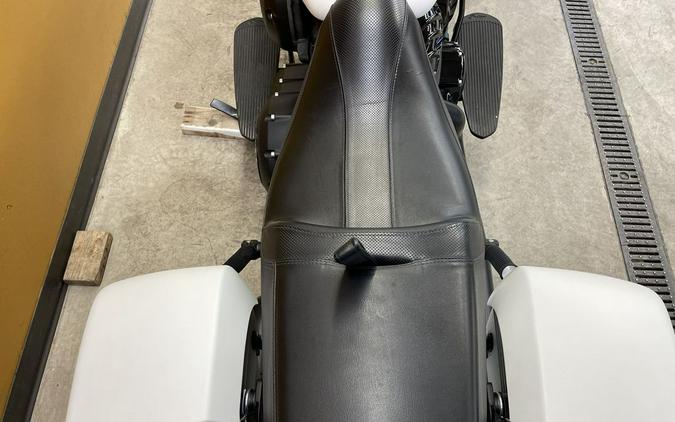 2020 Indian Motorcycle® Springfield® Dark Horse® White Smoke