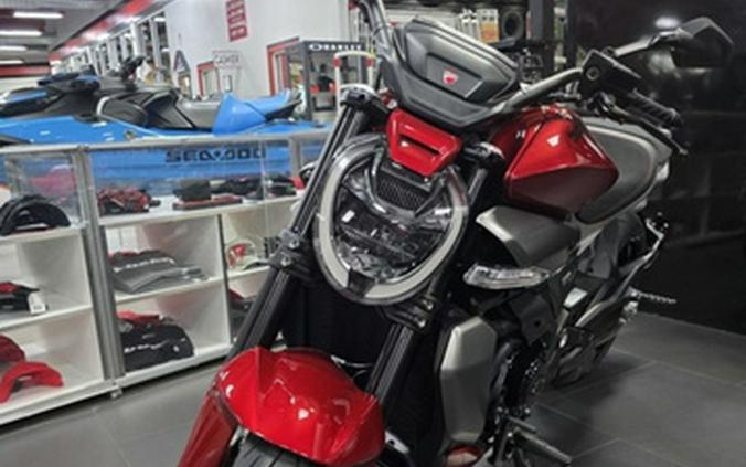 2026 Ducati XDiavel V4 Burning Red