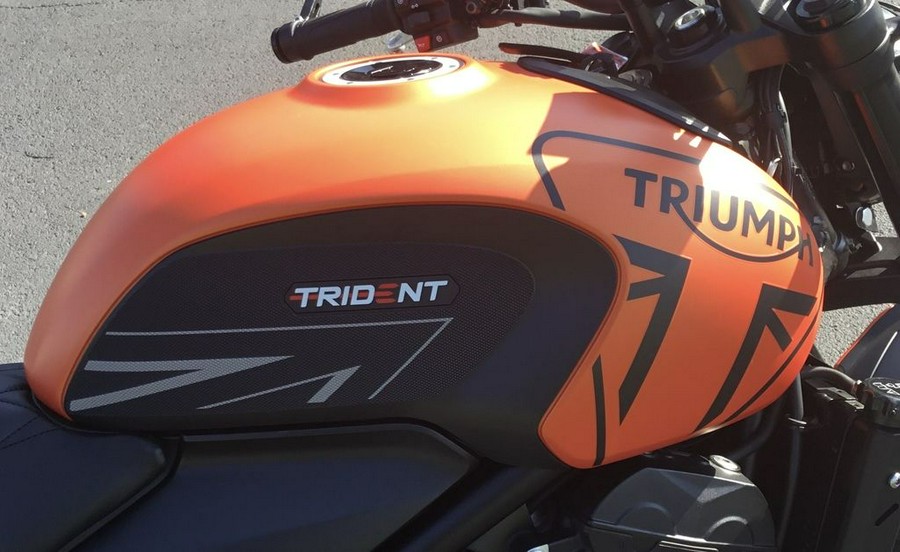 2023 Triumph Trident 660 Matte Baja Orange / Matte Storm Grey