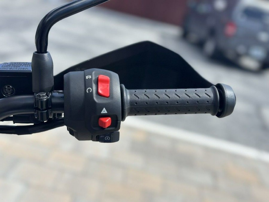 2025 Triumph Scrambler 400 X Phantom Black / Silver Ice