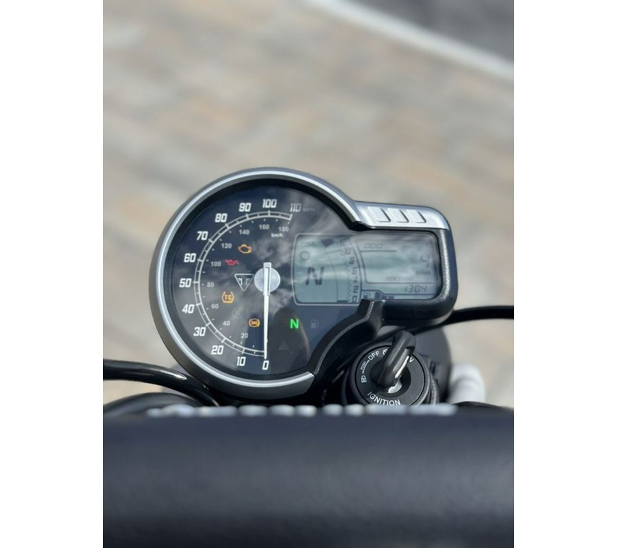 2025 Triumph Scrambler 400 X Phantom Black / Silver Ice