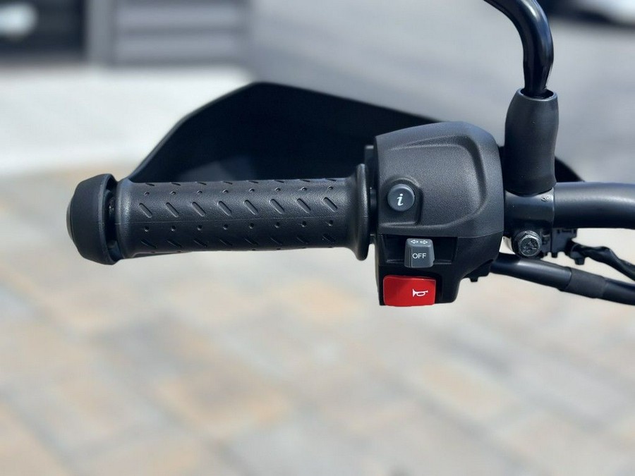 2025 Triumph Scrambler 400 X Phantom Black / Silver Ice