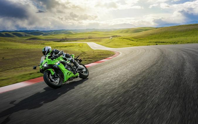 2026 Kawasaki NINJA ZX-6R ABS CA Metallic Matte Graphenesteel Gray/Metallic Spark Black/Pearl Storm Gray