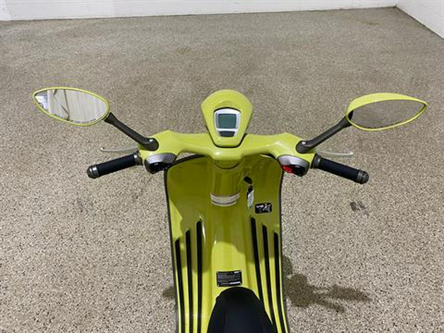 2023 Vespa 946 10 Anniversario 150