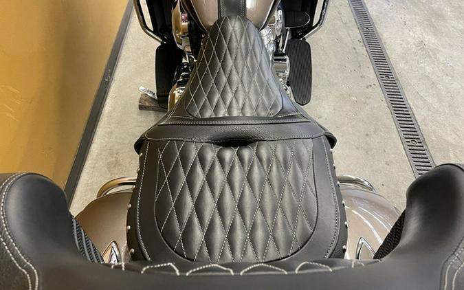 2018 Indian Roadmaster ABS Polish.Bronze Over Thund.Black WS