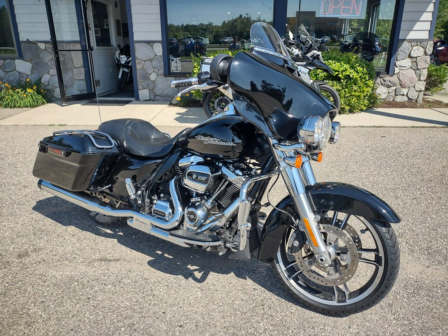 2017 Harley-Davidson® FLHX Street Glide®