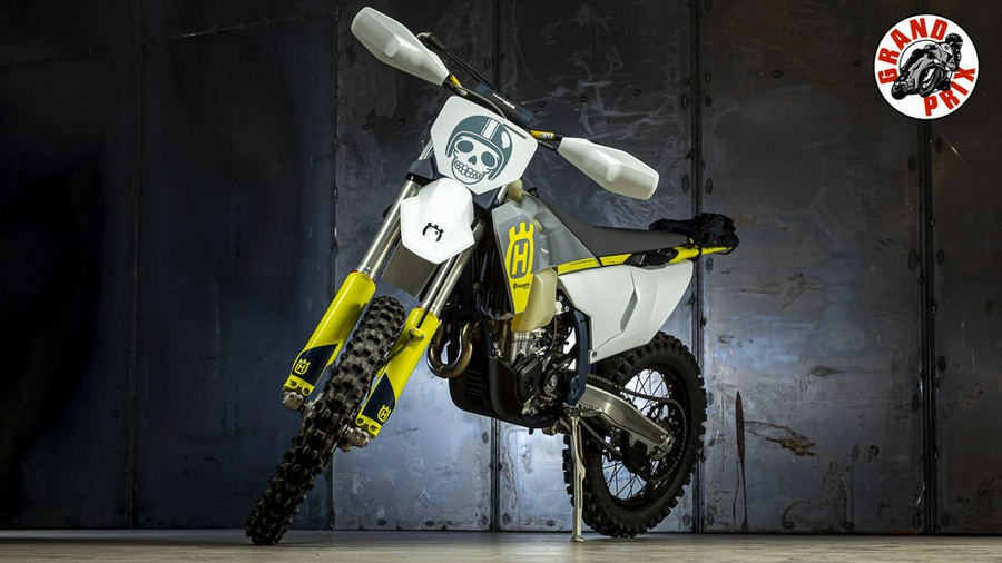 2023 Husqvarna® F2301W6