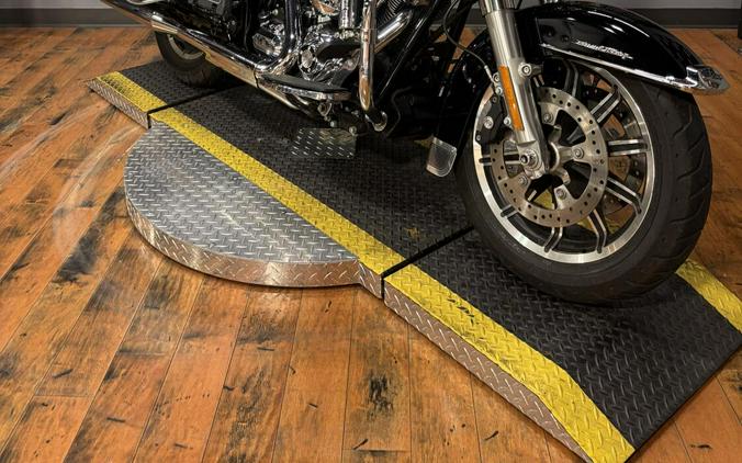2016 Harley-Davidson Road King BLACK W/PINSTRIPE